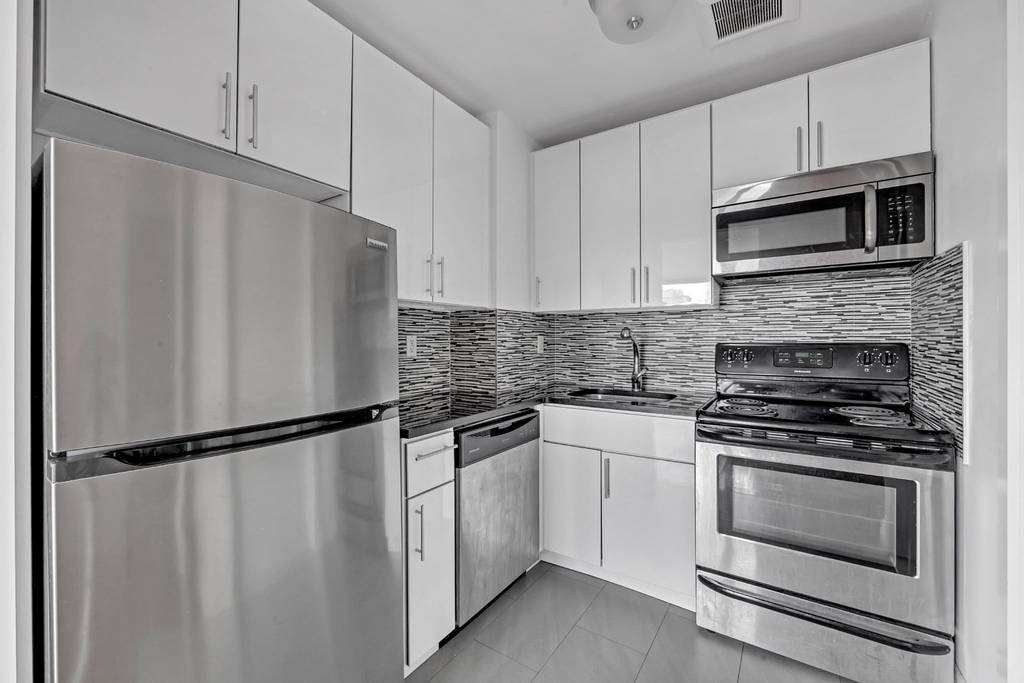 419 E 117th Street - Photo 0
