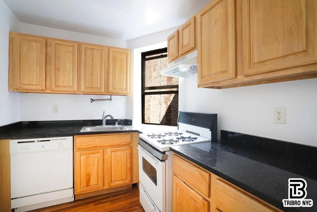 406 W 48th Street - Photo 3