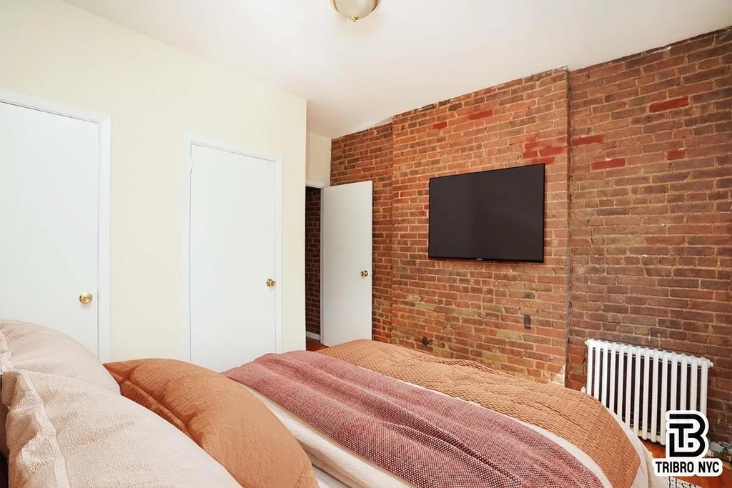 406 W 48th Street - Photo 2