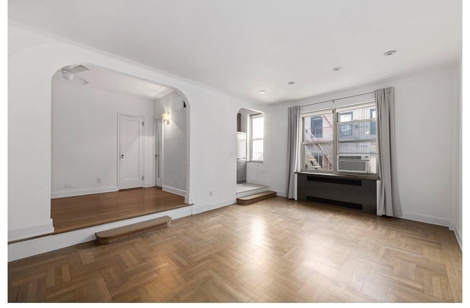 210 W 19th Street - Photo 2