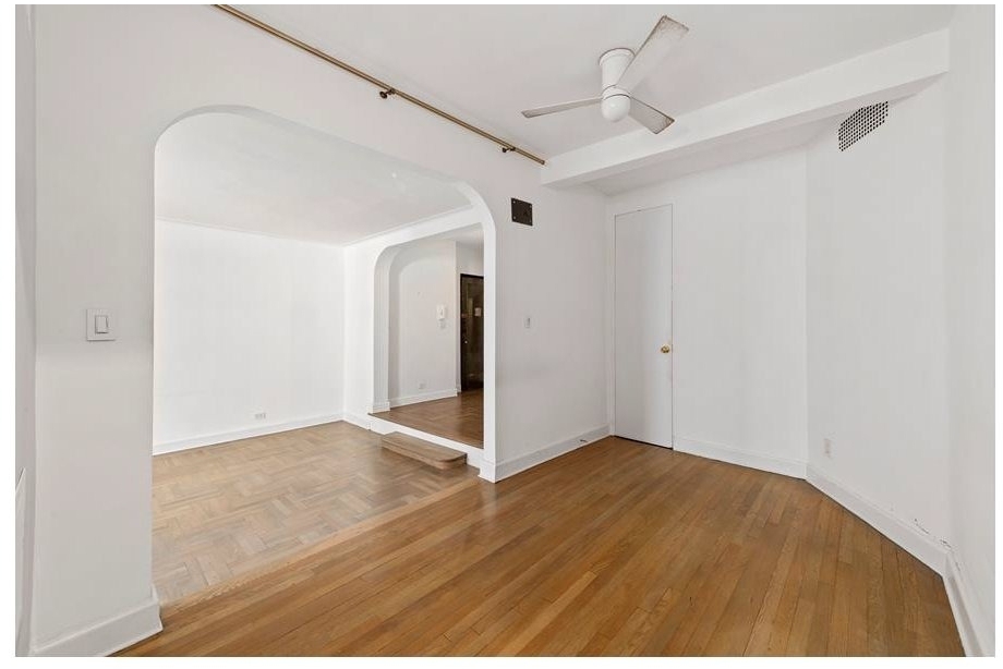 210 W 19th Street - Photo 3