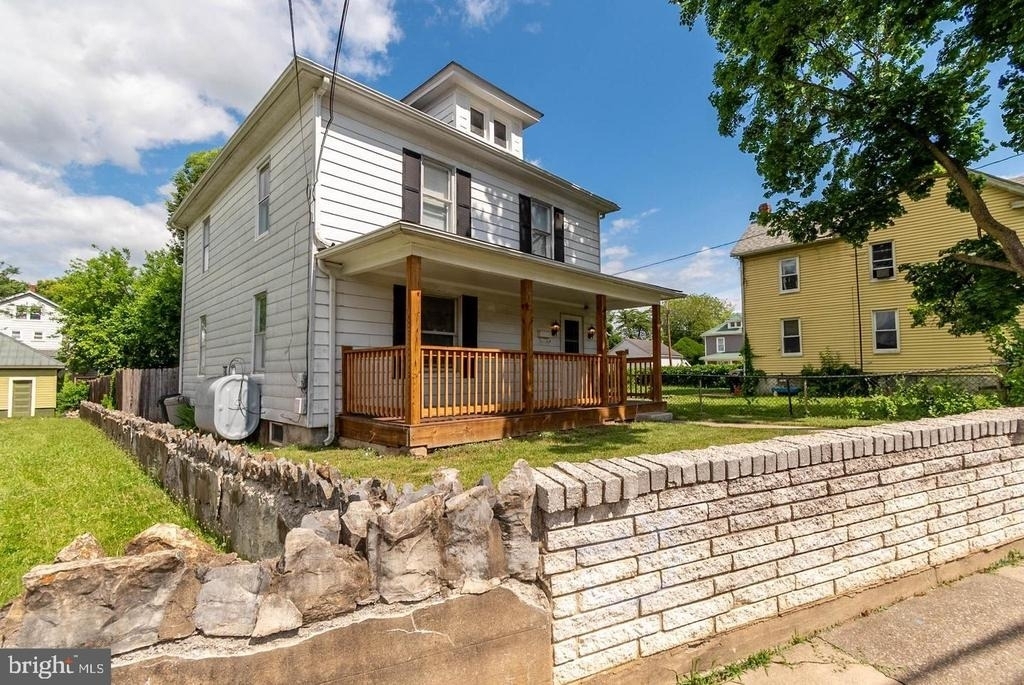 405 Porter Avenue - Photo 1