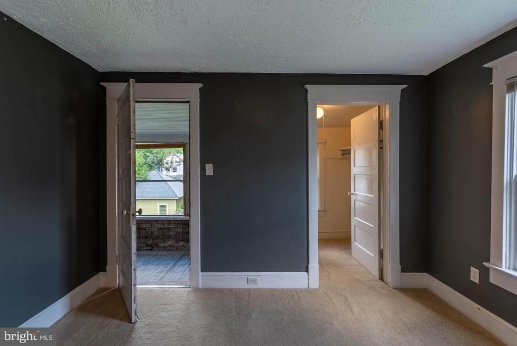 405 Porter Avenue - Photo 4