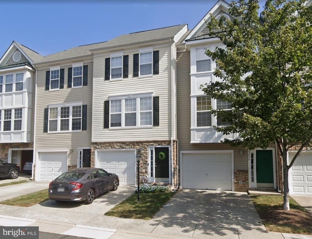 23052 Fontwell Square - Photo 0