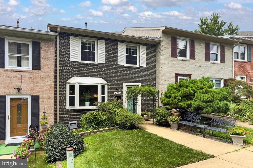 4720 Exeter Street - Photo 1