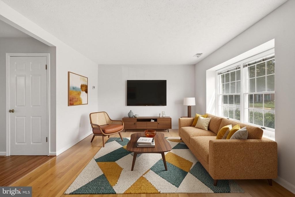 504 Tudor Drive - Photo 4