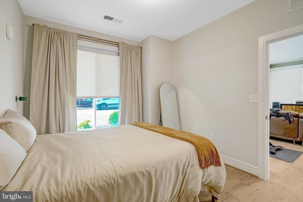 635 Slaters Lane - Photo 33