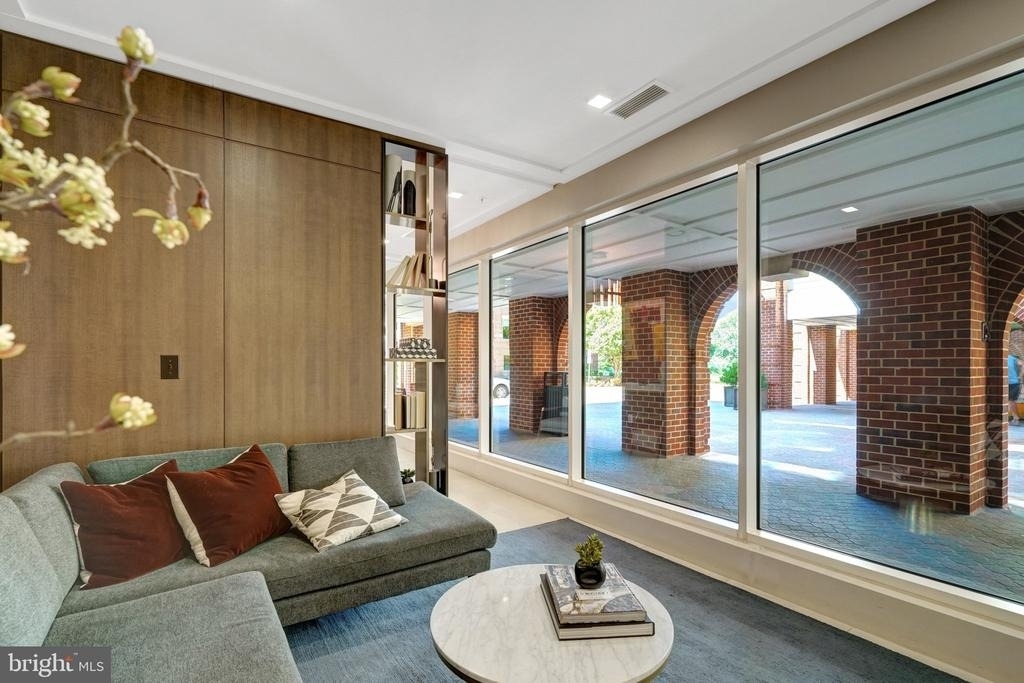 635 Slaters Lane - Photo 1