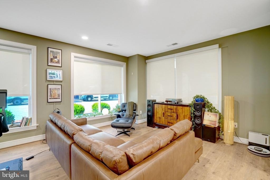 635 Slaters Lane - Photo 22