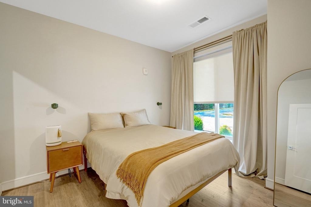 635 Slaters Lane - Photo 32