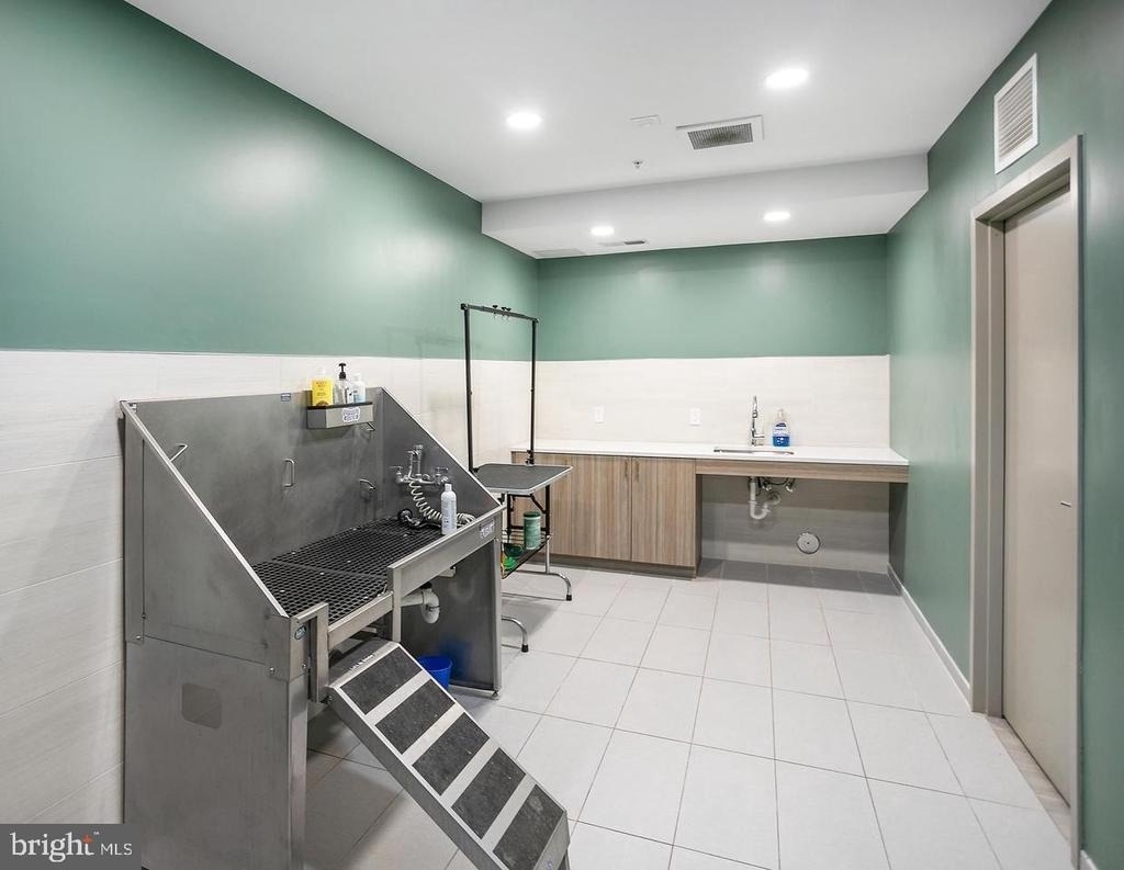 635 Slaters Lane - Photo 42
