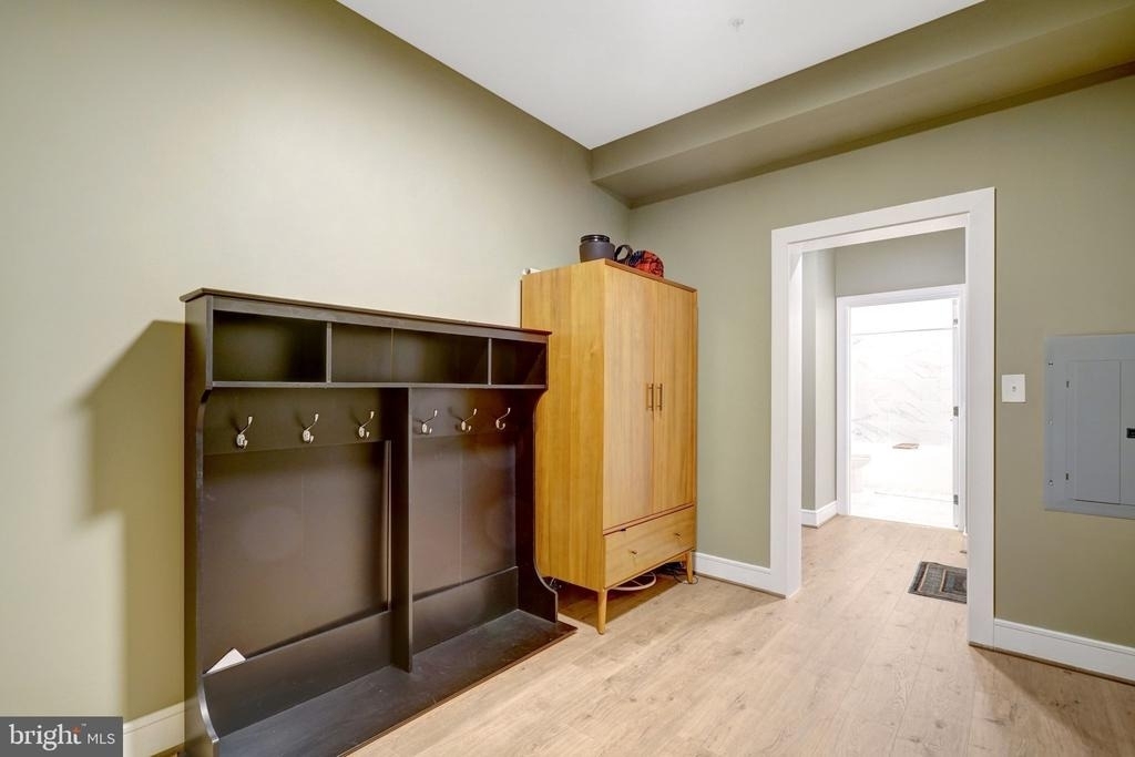 635 Slaters Lane - Photo 31