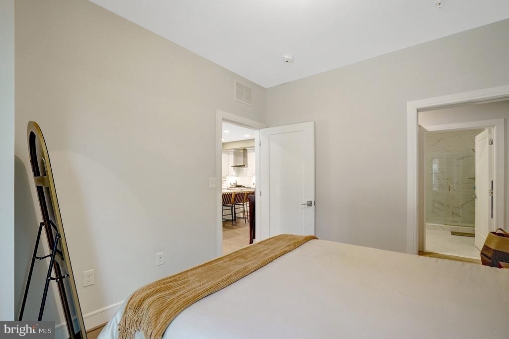 635 Slaters Lane - Photo 36