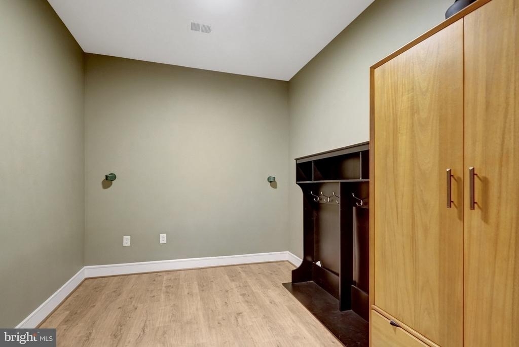 635 Slaters Lane - Photo 30