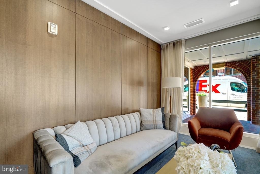 635 Slaters Lane - Photo 4