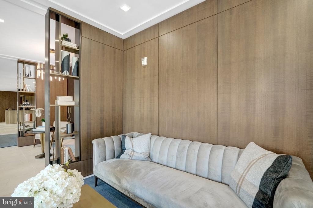 635 Slaters Lane - Photo 5