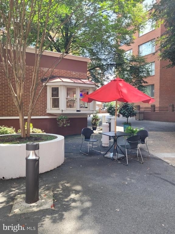 1021 Arlington Boulevard - Photo 2