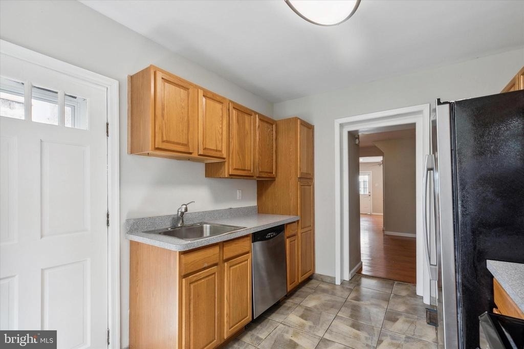 137 East Street - Photo 13
