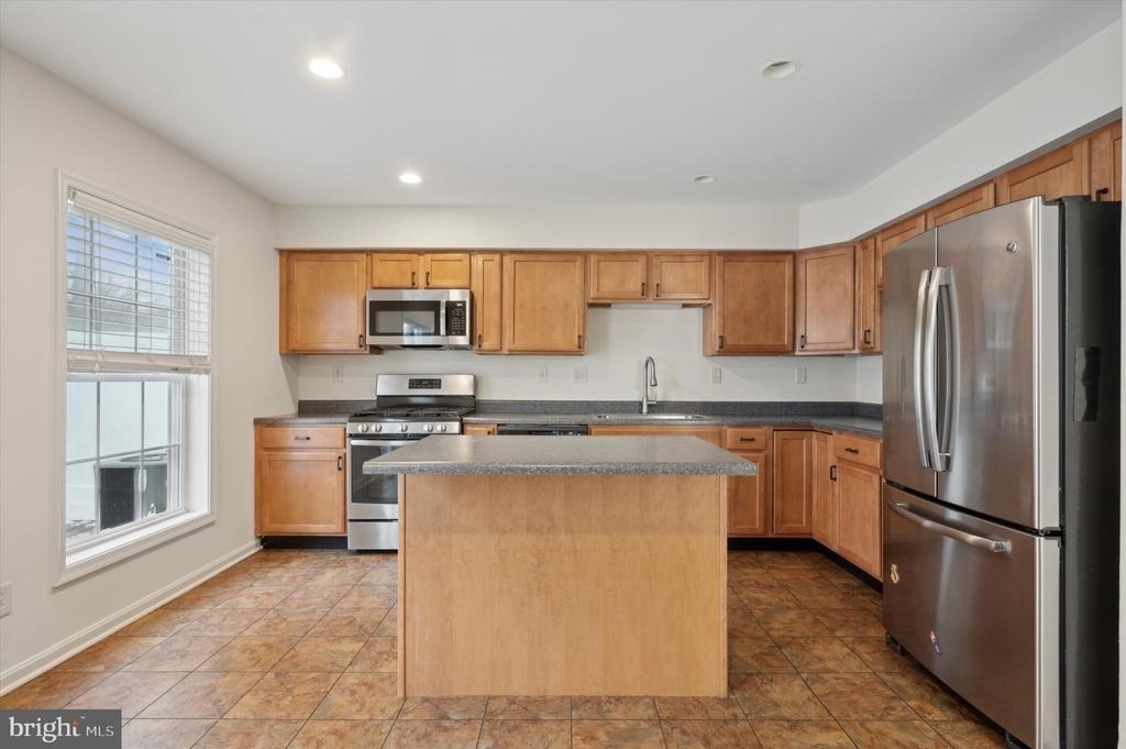 100 Parker Avenue - Photo 2
