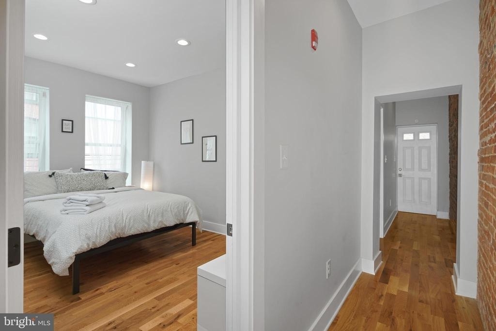 2049 E Hagert Street - Photo 10