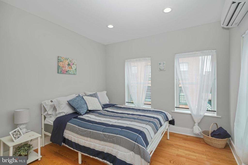 2049 E Hagert Street - Photo 21