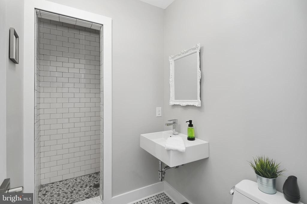 2049 E Hagert Street - Photo 13