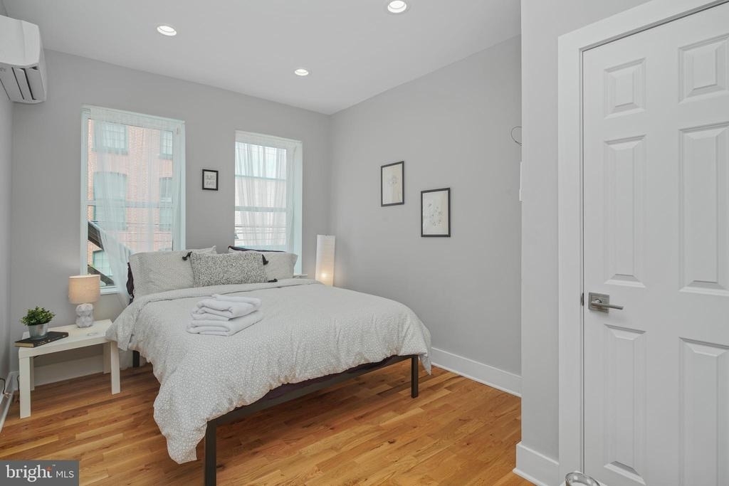 2049 E Hagert Street - Photo 8
