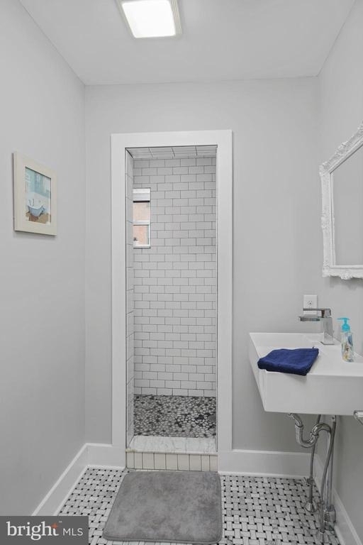 2049 E Hagert Street - Photo 12