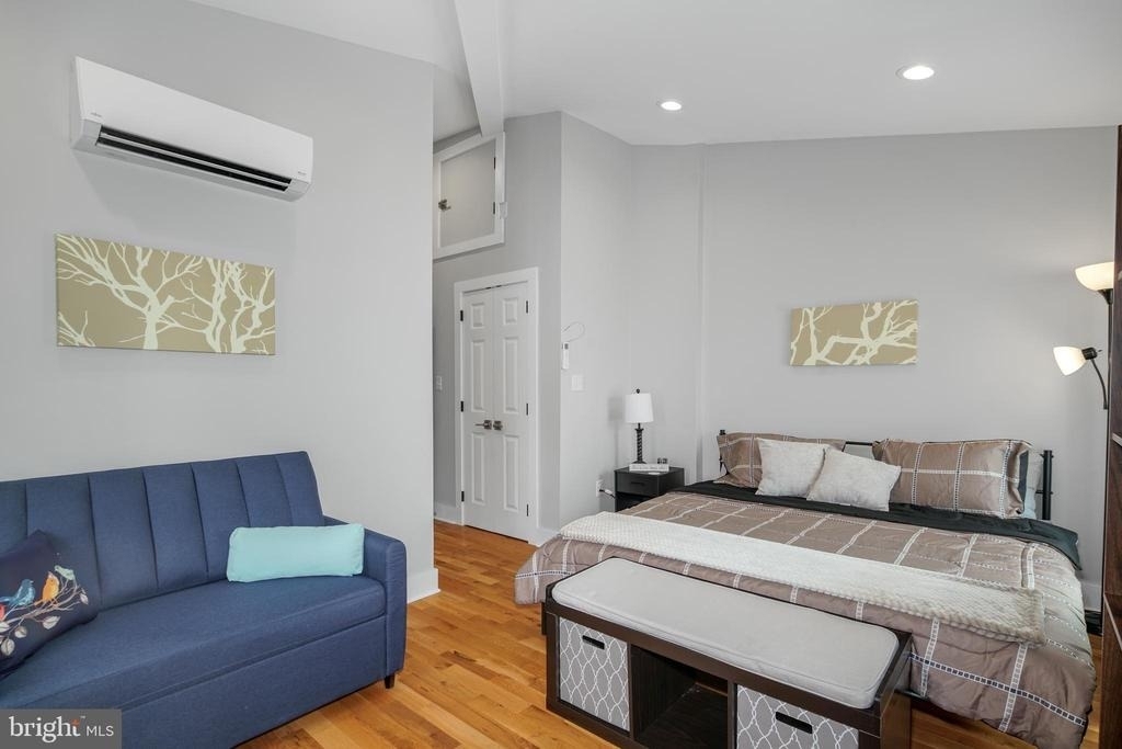 2049 E Hagert Street - Photo 14