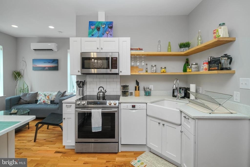 2049 E Hagert Street - Photo 6