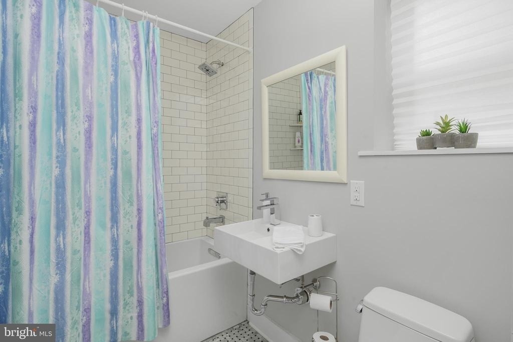 2049 E Hagert Street - Photo 7