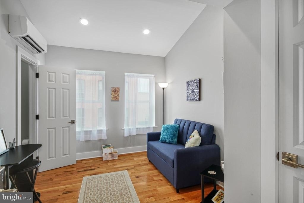 2049 E Hagert Street - Photo 16