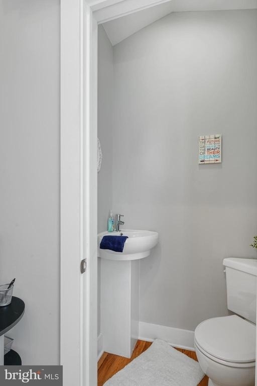 2049 E Hagert Street - Photo 19