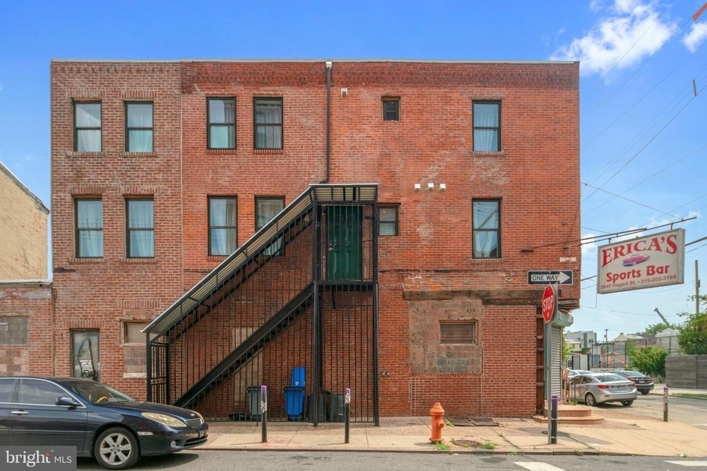 2049 E Hagert Street - Photo 29