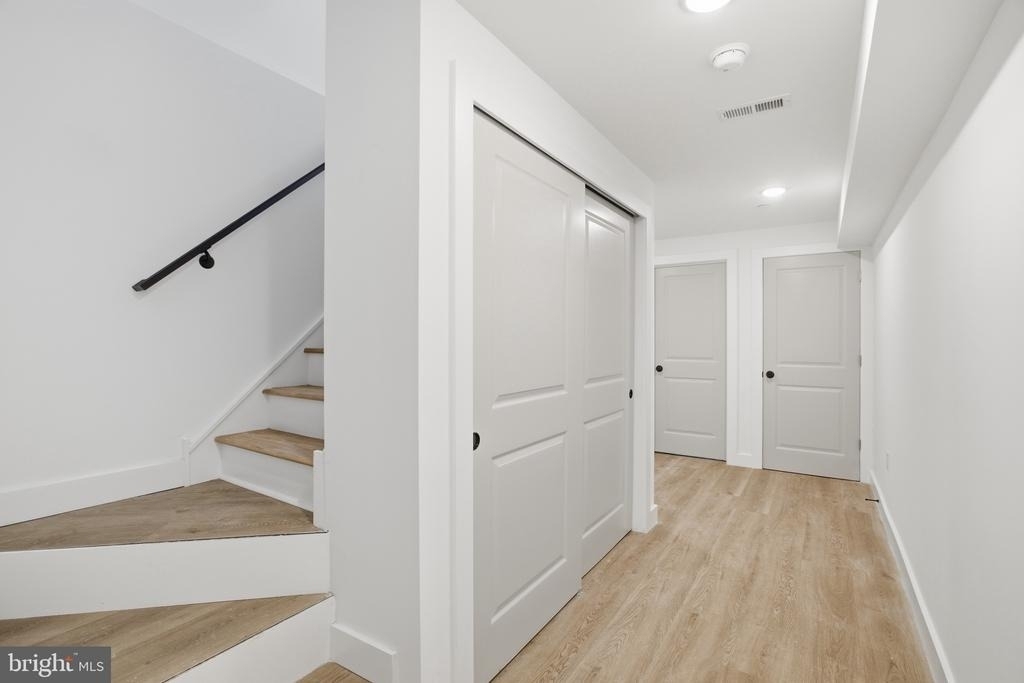 1027 W Arizona Street - Photo 7