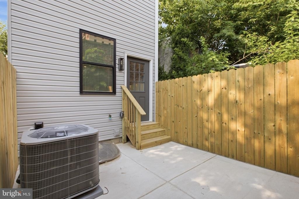 1027 W Arizona Street - Photo 6