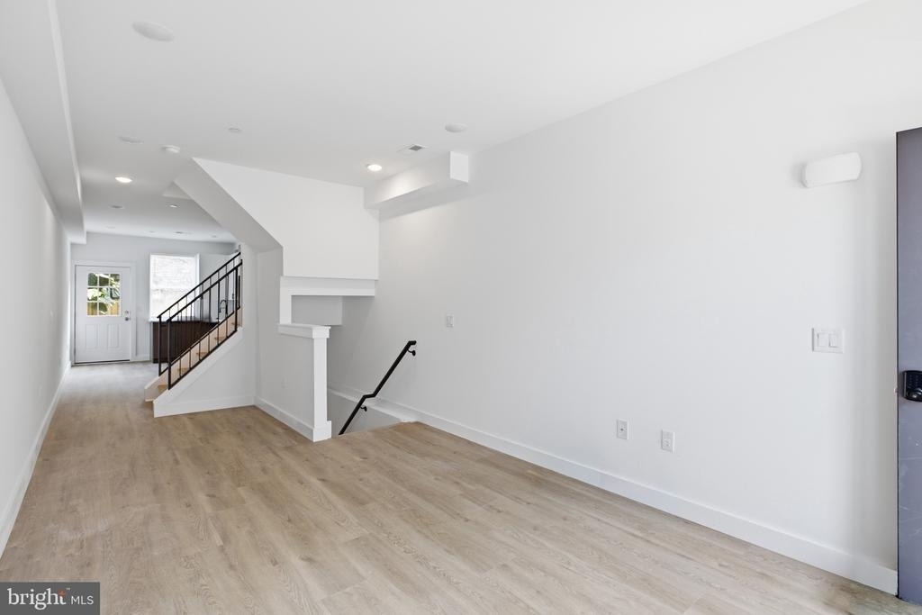 1027 W Arizona Street - Photo 2
