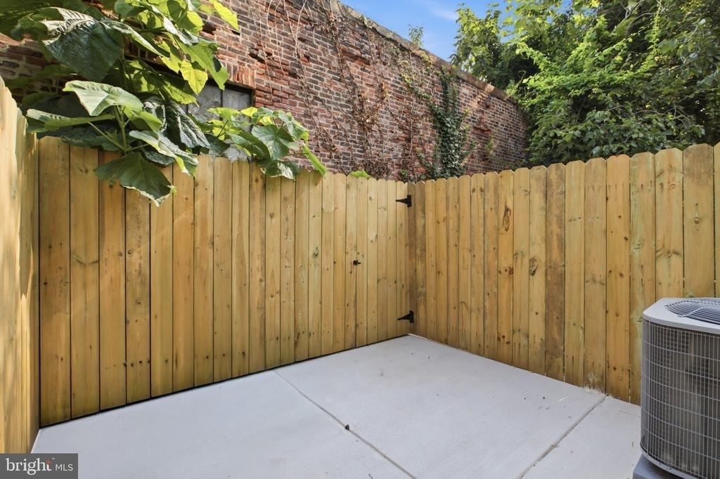 1027 W Arizona Street - Photo 5