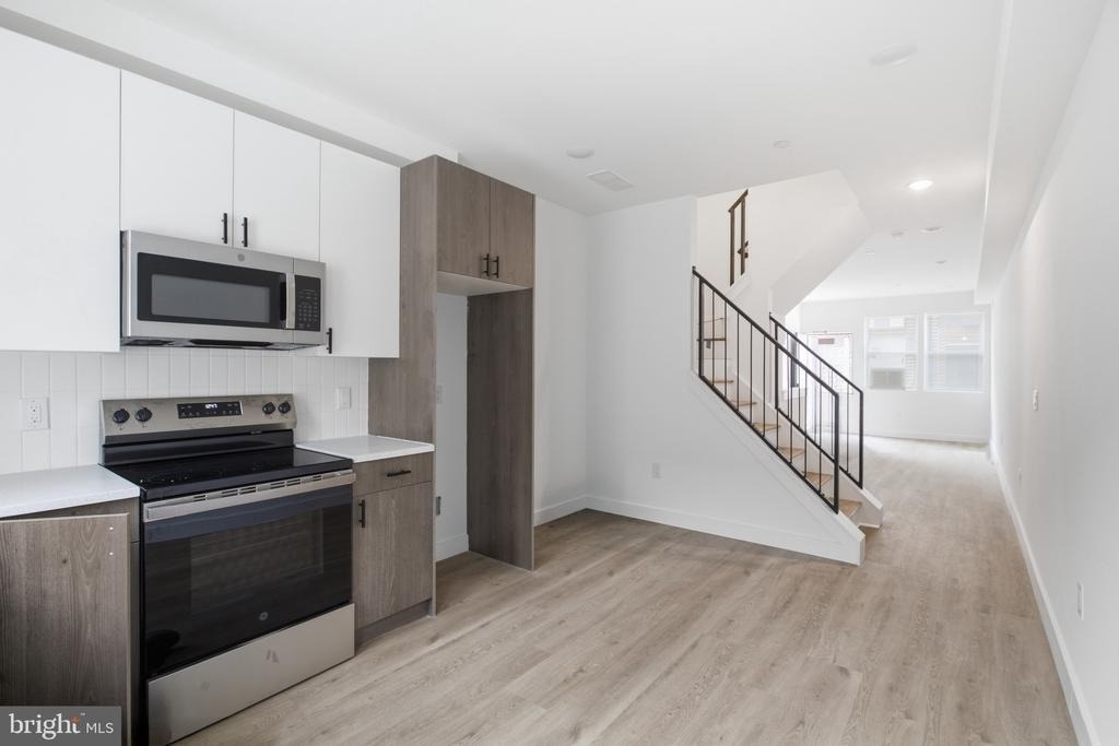 1027 W Arizona Street - Photo 0