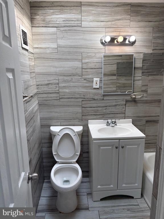 1031 Fanshawe Street - Photo 5