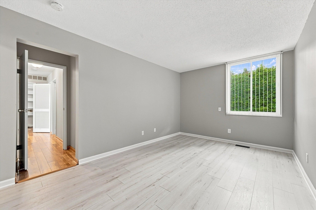 893 Cliffs Drive - Photo 25