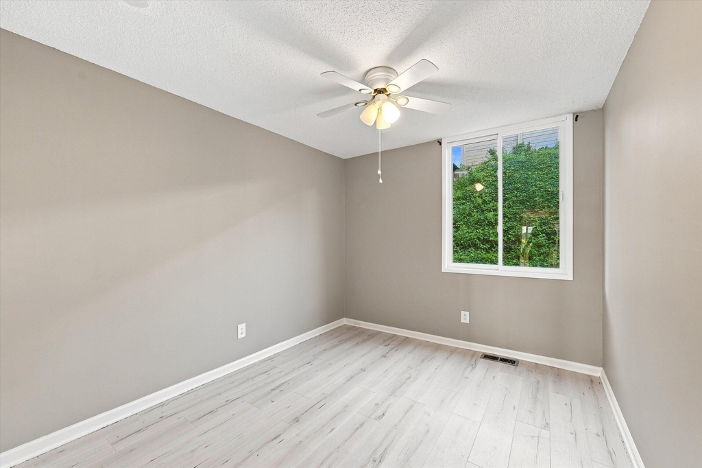 893 Cliffs Drive - Photo 29