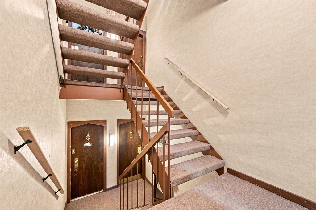 893 Cliffs Drive - Photo 4