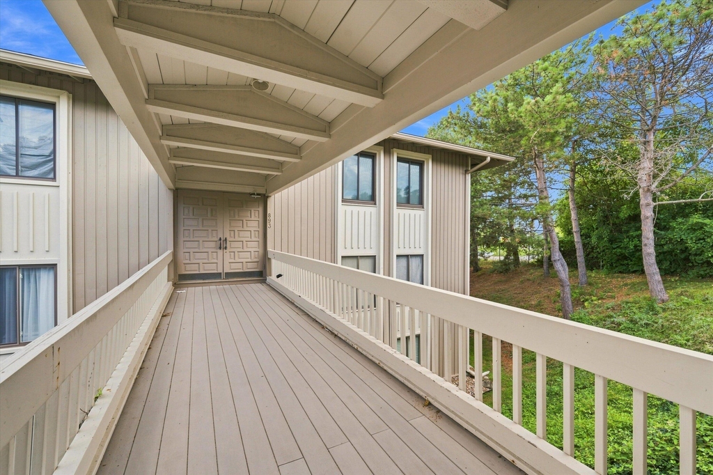 893 Cliffs Drive - Photo 2