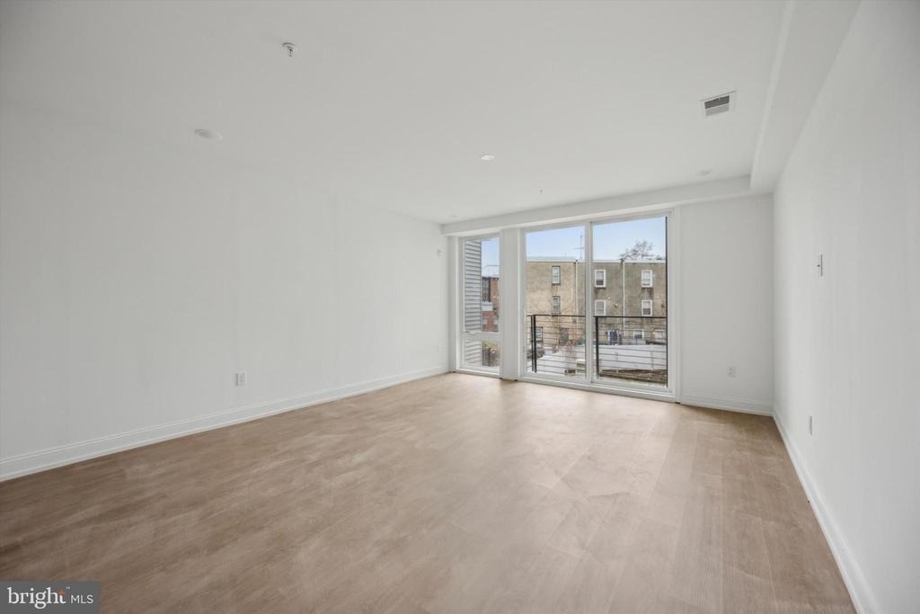 1614 Ridge Avenue - Photo 3