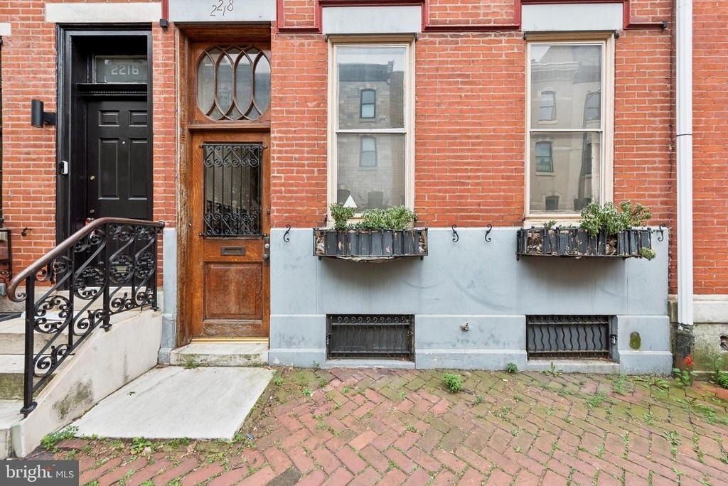 2218 Locust Street - Photo 4