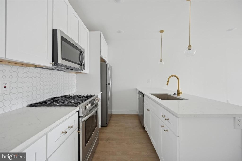 1614 Ridge Avenue - Photo 2