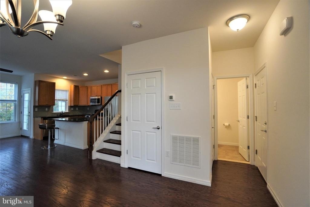 1013 Chapman Circle - Photo 9