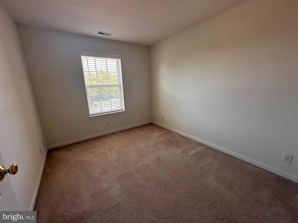 709 E Elm Street - Photo 9