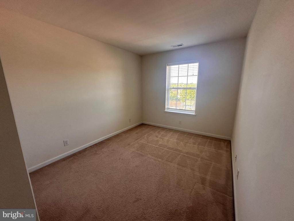 709 E Elm Street - Photo 12